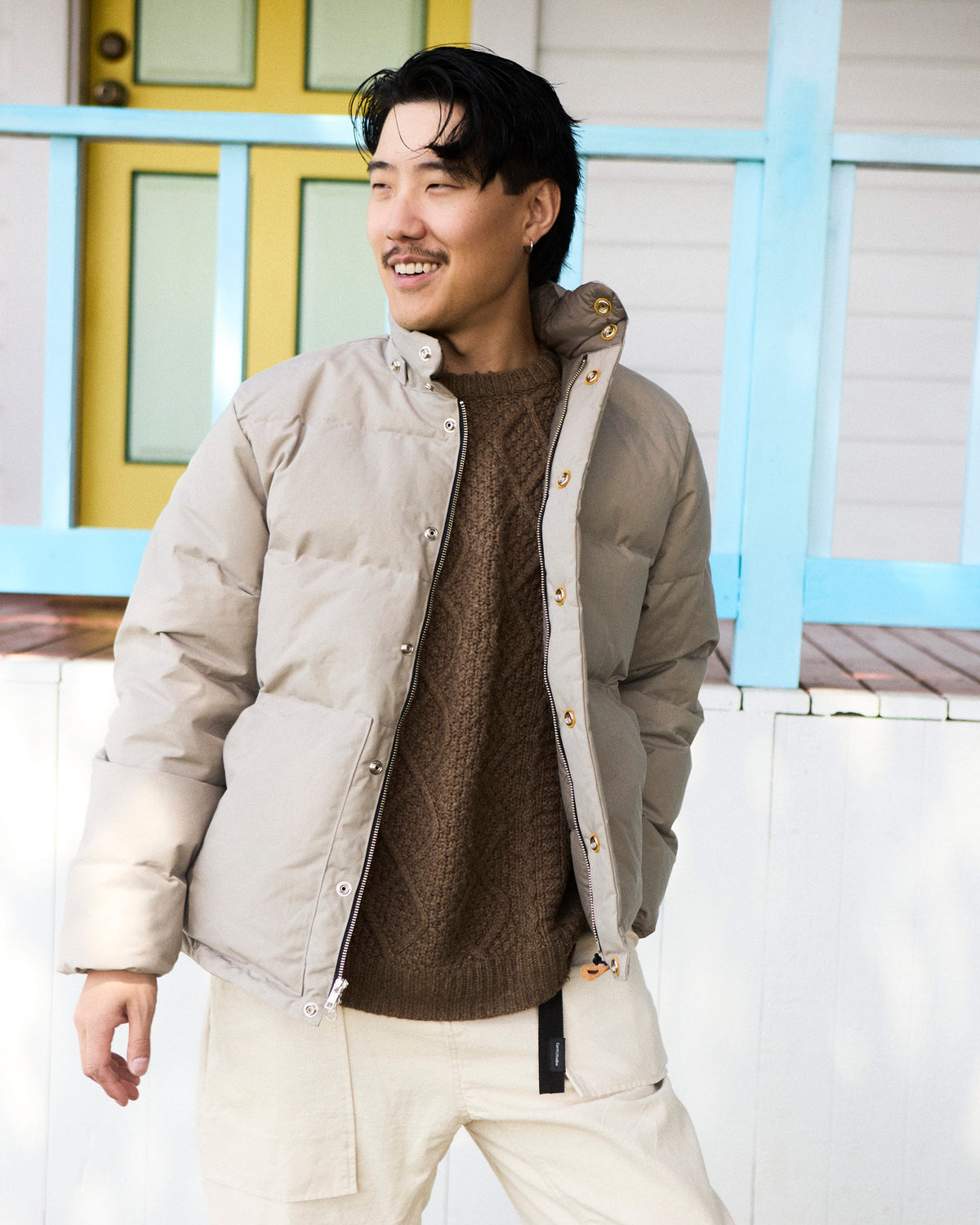 Down sweater jacket made of dry wax cotton with leather snap reinforcement and a hood in stone color
