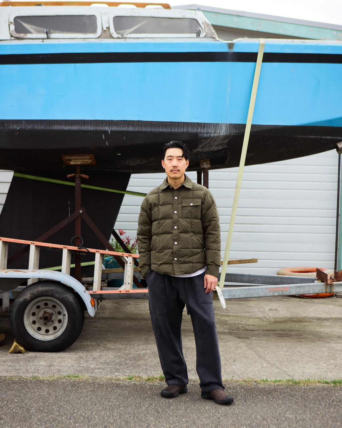Olive green quilted puffer jacket down shirt made of dry wax cotton suitable for outdoor use