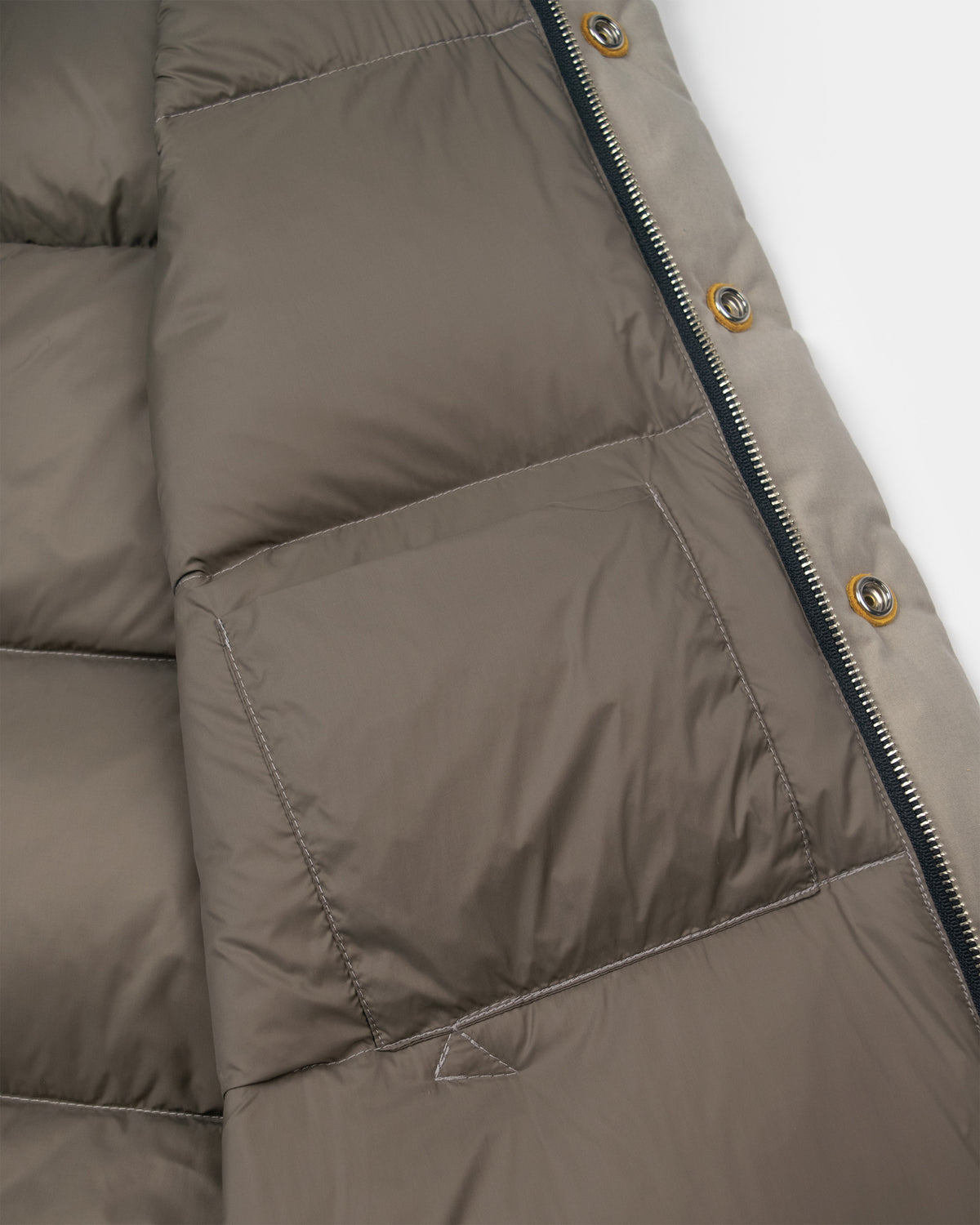 Down italian vest in stone dry wax cotton with quilted design and leather snap reinforcement along the zipper