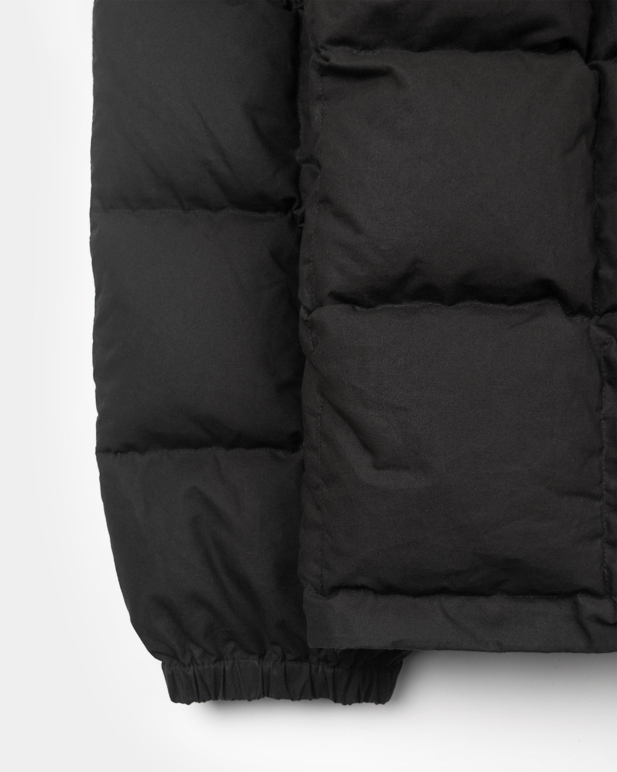 Black hooded sweatshirt made of dry wax cotton with quilted puffer panels and elasticated cuffs