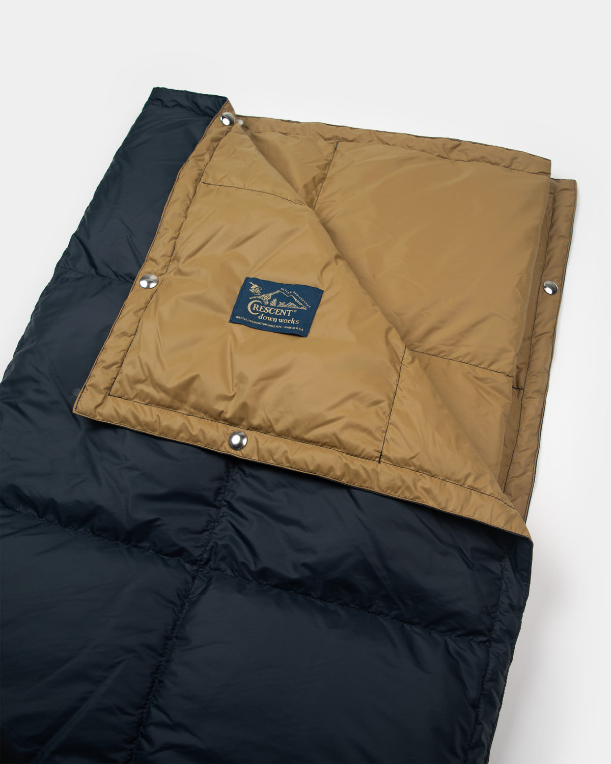 Snap Down Throw Blanket - Black &amp; Dark Tan