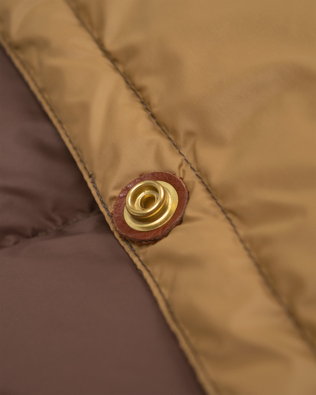 Snap Down Throw Blanket - Nylon - Brown & Dark Tan