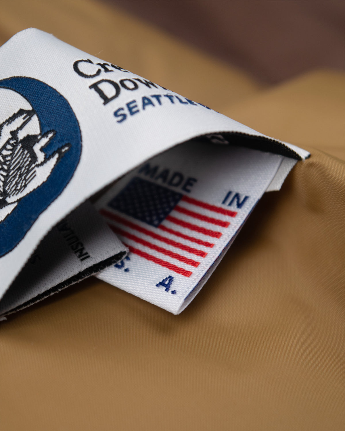 Snap Down Throw Blanket - Nylon - Brown & Dark Tan