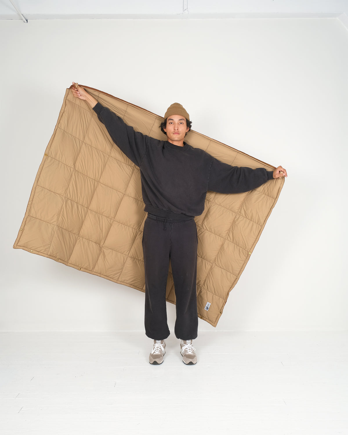 Snap Down Throw Blanket - Nylon - Brown & Dark Tan